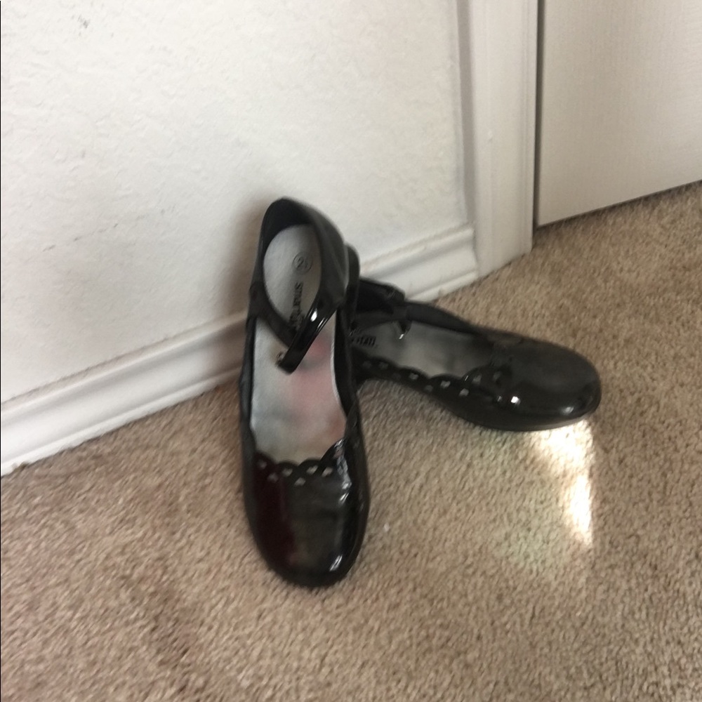 Black dress shoes